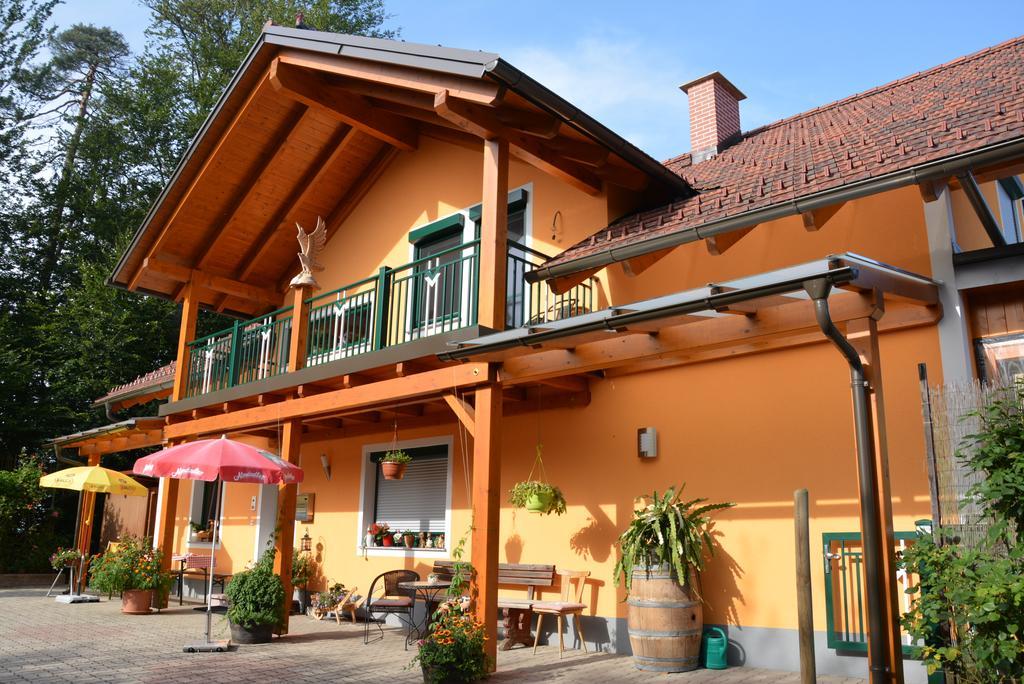 Gaestehaus Schmid Sankt Johann im Saggautal 외부 사진