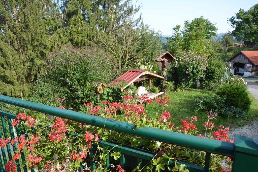 Gaestehaus Schmid Sankt Johann im Saggautal 외부 사진